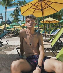 shirtless best boys of July 2020 5efdc1f31b972.jpg