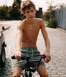Shirtless Twinks:  Handsome & Athletic  5f4b1de3ef06b.jpg