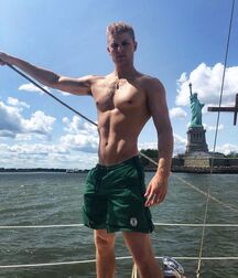 Hunks: Handsome & Hot Gay Tube 5f708b6004e7f.jpg