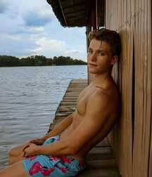 Fit & Handsome Males Gay Tube 5fa9e916bf8d2.jpg