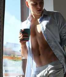 Fit & Handsome Males Gay Tube 5fa9e92c6856d.jpg