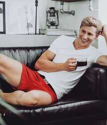 Fit & Handsome Males Gay Tube 5fa9e93313a9d.jpg