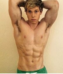 Abs R Us Gay Tube Shirtless 5fb7ddf7f078c.jpg