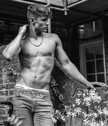 Shirtless Studs Gay Tube 5ff693374672b.jpg