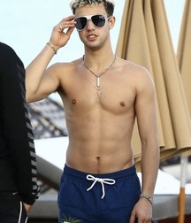 Shirtless Studs Gay Tube 5ff6933c6fc9d.jpg