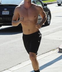 Patrick Schwarzenegger Gay Tube 605919d8c49a9.jpg