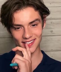 Handsome Fit Twinks Tube