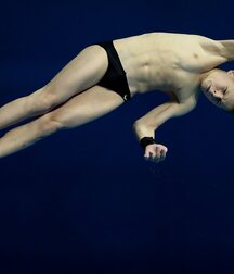 Gay Tube Speedos Sexy muscular  608e128226de3.jpg