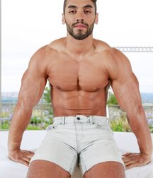 Handsome Hunk Arad Gay Tube 6091e28e7ffa1.jpg