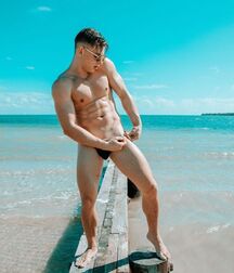 Speedo Swimmers Gay tube muscular 60ad1ef907098.jpg