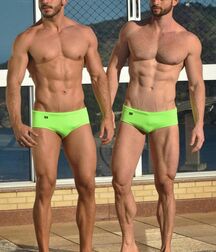 Speedo Friends Team Twink Tube 60ef5c8ea3bc8.jpg