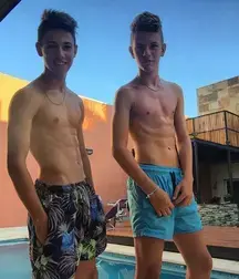 Sexy Shorts Twink Tube shirtless boys