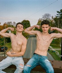 Sexy Jeans Twinks Gay Porn 610ca2dc78e21.jpg