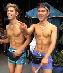 Sexy Shorts Twink Tube bulge shirtless