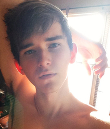 Handsome Faces Twink Tube portrait boys 613106c1c15ca.jpg