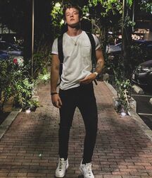 Sexy Sneaker Guys Twink Tube handsome 6142472dd0bfc.jpg