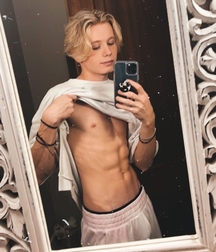 Twink Tube Sexy Shirt Lifters 614b3c768671e.jpg