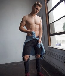 Handsome Model Austin Twink Tube 614c933b6c8f4.jpg