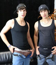 Aston Twin Twinks Gay Porn 614cf9e84f9e4.jpg