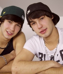 Aston Twin Twinks Gay Porn 614cfa04e187c.jpg