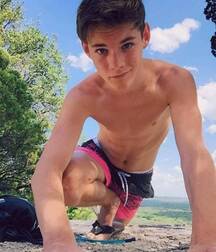 Sexy Shorts GayBoysTube shirtless