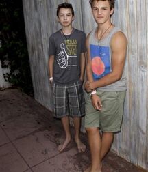 Sexy Shorts GayBoysTube shirtless 614f2cf6ccf27.jpg