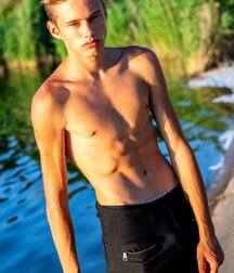 Sexy Shorts GayBoysTube shirtless 614f2d917cbf2.jpg