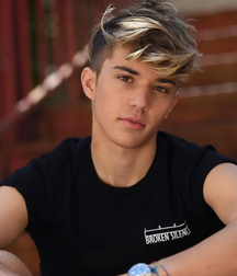 Handsome Faces Twink Tube good-looking portrait