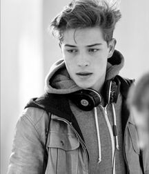 Handsome Model Francisco 61552563b846e.jpg