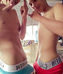 Boners & Bulges Guys Twink Tube 615fbf10500e0.jpg