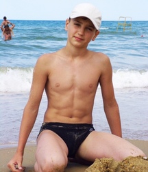 Black Speedo Guys Twink Tube 6164fe86bb819.jpg
