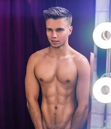 Handsome Model Adam 6165d08637f74.jpg