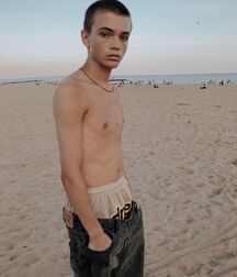 Sagger Twinks shirtless abs pecs  616df5311c191.jpg