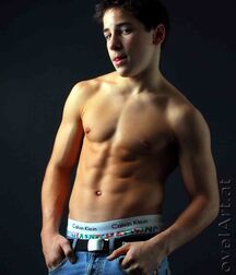 Sagger Twinks shirtless abs pecs  616df539bd3a0.jpg