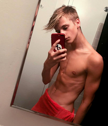 Sexy Selfie Guys Gay Porn 618493ecb0df5.jpg