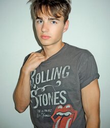 Handsome Model Evan Twink Tube Triger 618dd7fce0021.jpg