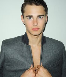 Handsome Model Evan Twink Tube Triger 618dd801b6e93.jpg