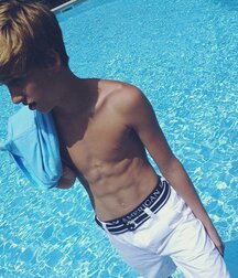 Twinks Sexy Jeans Guys 619af37b75f57.jpg