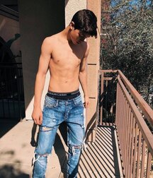 Twinks Sexy Jeans Guys 619af380c92f8.jpg