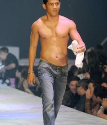 Sexy Model Ahron Villhena Twink Tube 619c5a23ea216.jpg