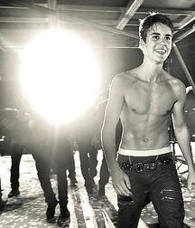 Sagger Twinks Tube Boys Cute Shirtless 61b04a58aadec.jpg