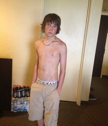 Sagger Twinks Tube Boys Cute Shirtless 61b04a70dae63.png