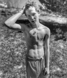 Sexy Shirtless Guys abs twink tube handsome 61dfc48068c2b.jpg