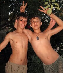 Sexy Shirtless Guys abs twink tube handsome 61dfc4c61bf7d.jpg
