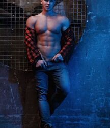 Handsome Muscular Model 61ef73fd2d633.jpg