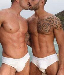 Kiss Your Lover Twink Love Day 6207cfb7824c6.jpg
