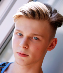 Handsome Faces Built Bodies Twink Tube selfie portrait  621aa5a7822b5.jpg