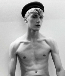 Handsome Faces Built Bodies Twink Tube selfie portrait  621aa5c7c3aee.jpg