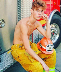 Sexy Guys Wear Yellow Gay Porn