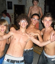 Handsome Teens  shirtless lean pecs boys porn amature  6238d0f22b8c4.jpg